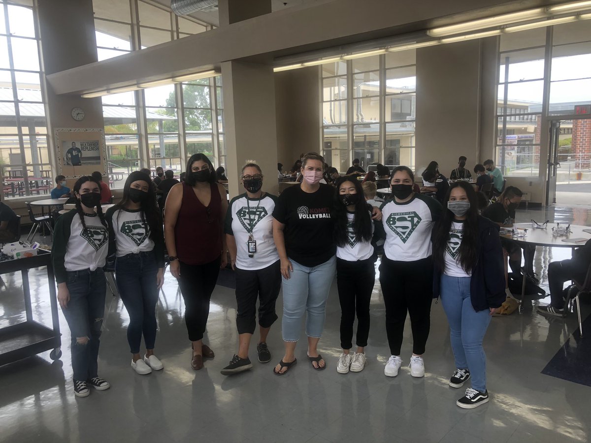 kearnyBST's tweet photo. We are so excited to welcome our 9th/10th grade Bst students to the Summer Bridge Ignite program! Ms. Ogo, Ms. Burgess, and Ms. Weber have put together an incredible week of fun team-building and projects to give our kids a taste of BST! #biomedical #IT #backtoschool @sdschools https://t.co/78ND3U3hxW