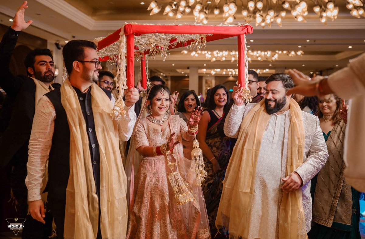 Wedmeclick1's tweet photo. Shray // Jayati
.
.
.
#wedmeclick
#brides #bridesofindia #weddings #weddingphotography #weddingshoot #bridal #bridestory #luxuryweddings #bridalphotography #bridalphotos #weddingfilms #weddingfilmmaker #cinematography #bridestyle #brideinspiration https://t.co/3uRXarB0BL