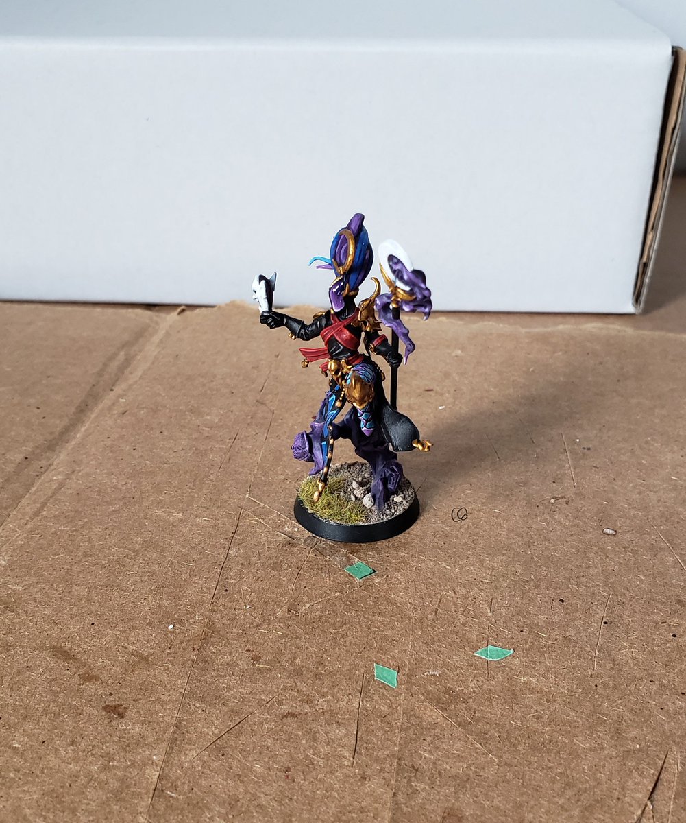 KaiSkrotzkiVA's tweet photo. Aaaand another one is ready for the table! First time doing a kit bash, but here it is: New Shadowseer joining the harlequins!
#WarhammerCommunity
#Warhammer40k
#CircusLyfe https://t.co/am73KmLp7P