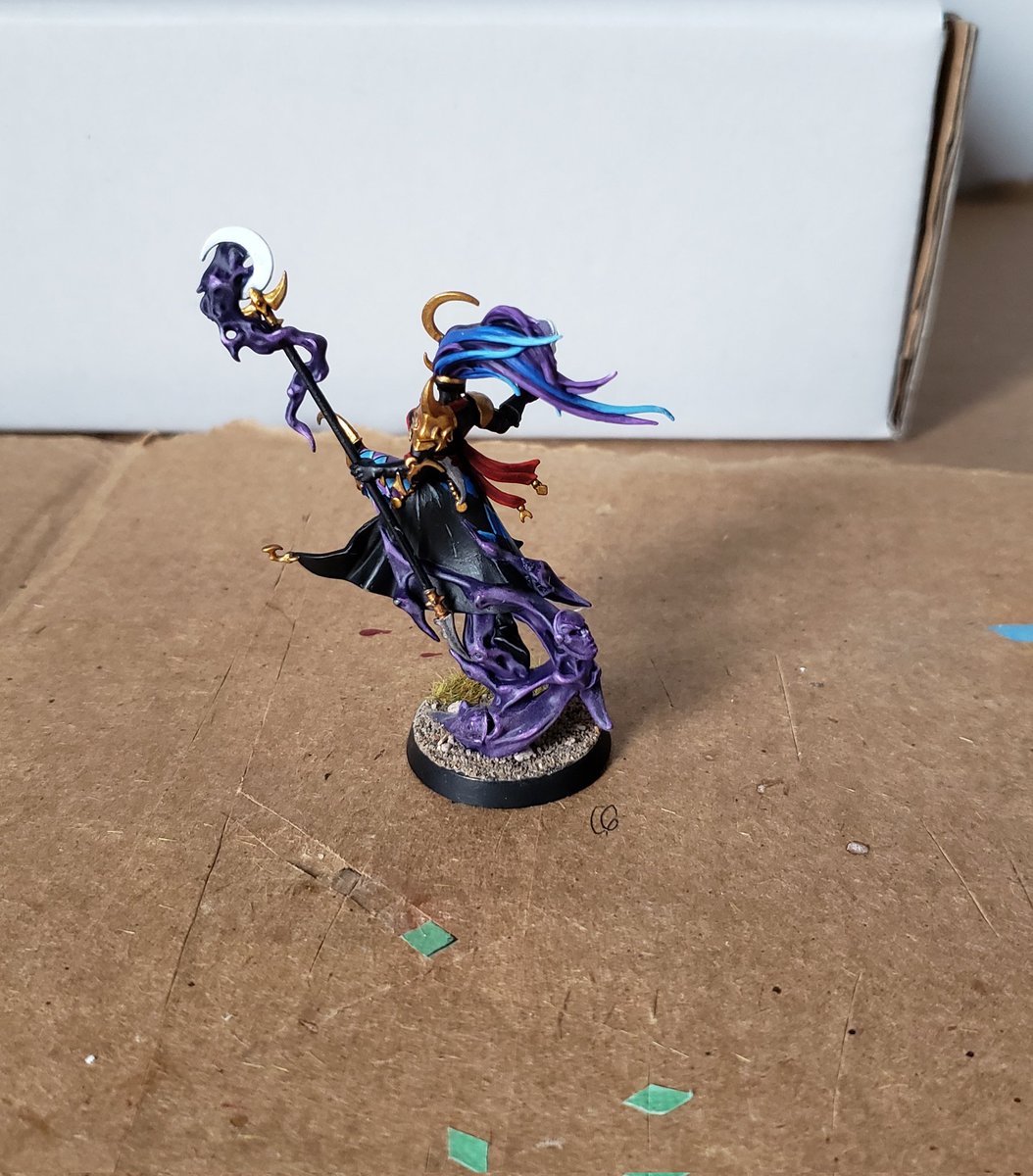 KaiSkrotzkiVA's tweet photo. Aaaand another one is ready for the table! First time doing a kit bash, but here it is: New Shadowseer joining the harlequins!
#WarhammerCommunity
#Warhammer40k
#CircusLyfe https://t.co/am73KmLp7P