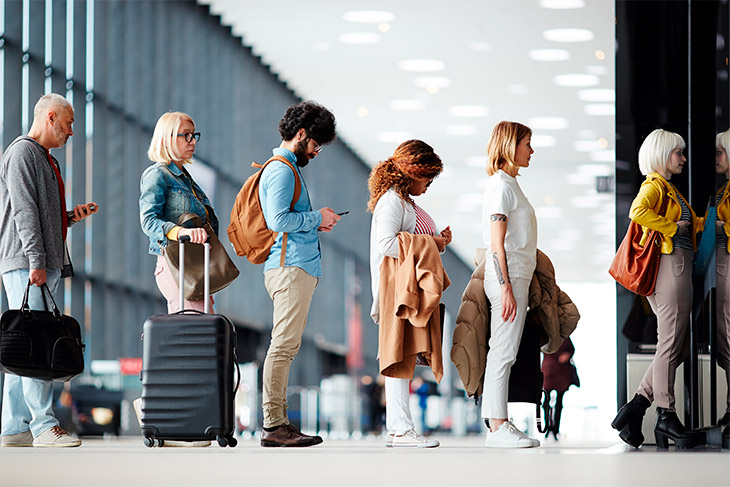 QuickBrasil's tweet photo. Embora cause muitos transtornos aos passageiros quando dá errado, o Overbooking  é adotado por todas as companhias aéreas, como uma estratégia para reduzir os próprios prejuízos. Isso significa que você, deve se conformar? Claro que não! https://t.co/IxvP3rTHgW https://t.co/y1NxBHo9Vm