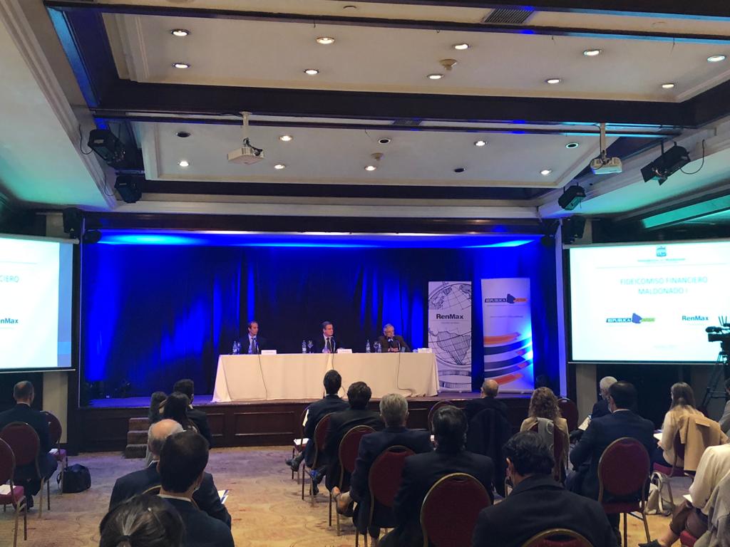 RepublicaAFISA's tweet photo. En éste momento, nos encontramos presentando próxima emisión de Títulos de Deuda del Fideicomiso Financiero Maldonado I.

#fideicomiso #emisión #títulosdedeuda #RepúblicaAfisa #IntendenciaMaldonado #RenMax https://t.co/ItEfxfK4bV