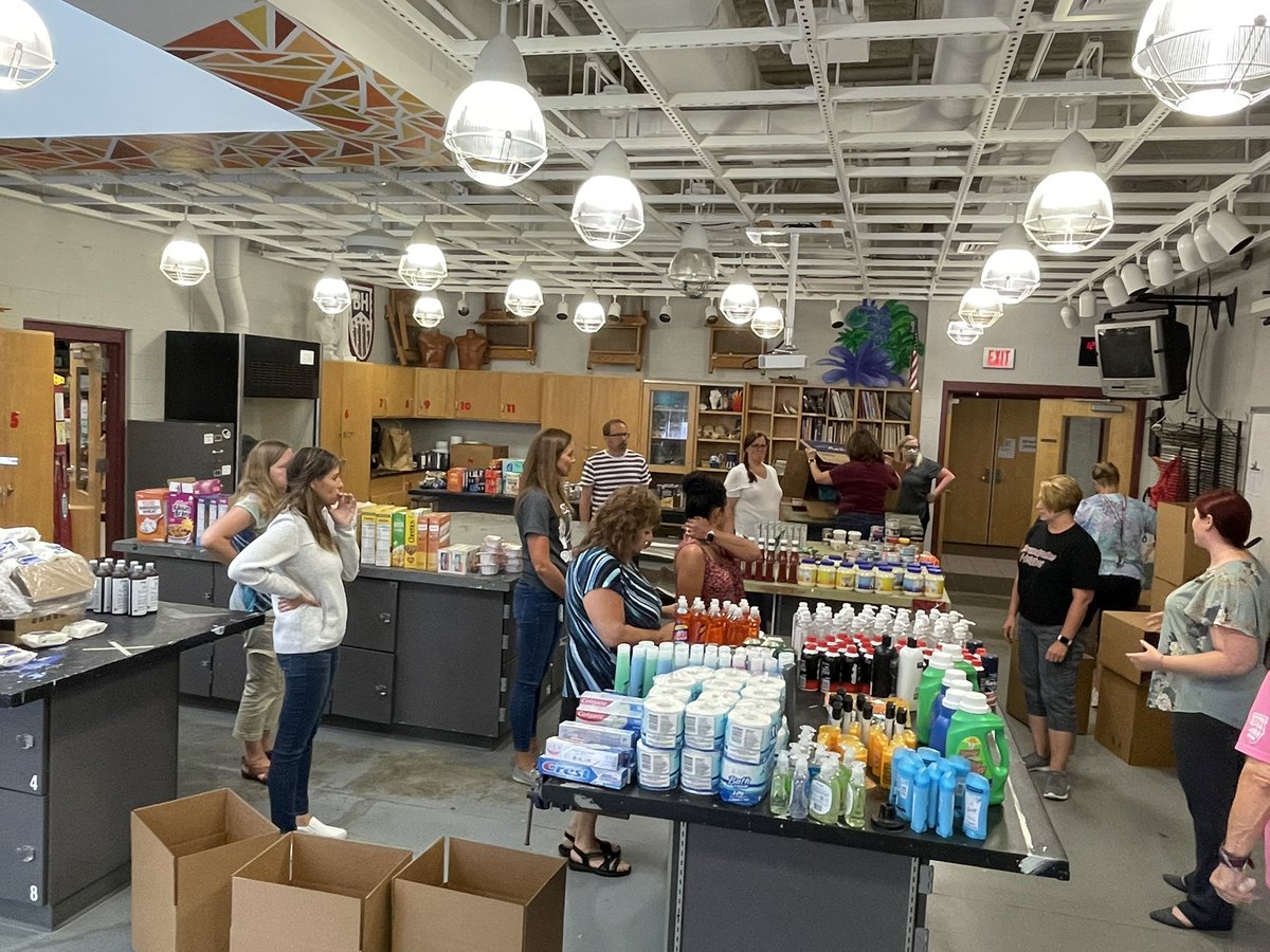 cworman_bhasd's tweet photo. Amazing teamwork by this group of our teachers who packed 70 boxes of meals and personal care items for the Topton Food Pantry! We love giving back to our community! #communityservice https://t.co/M1VJhgsIlo