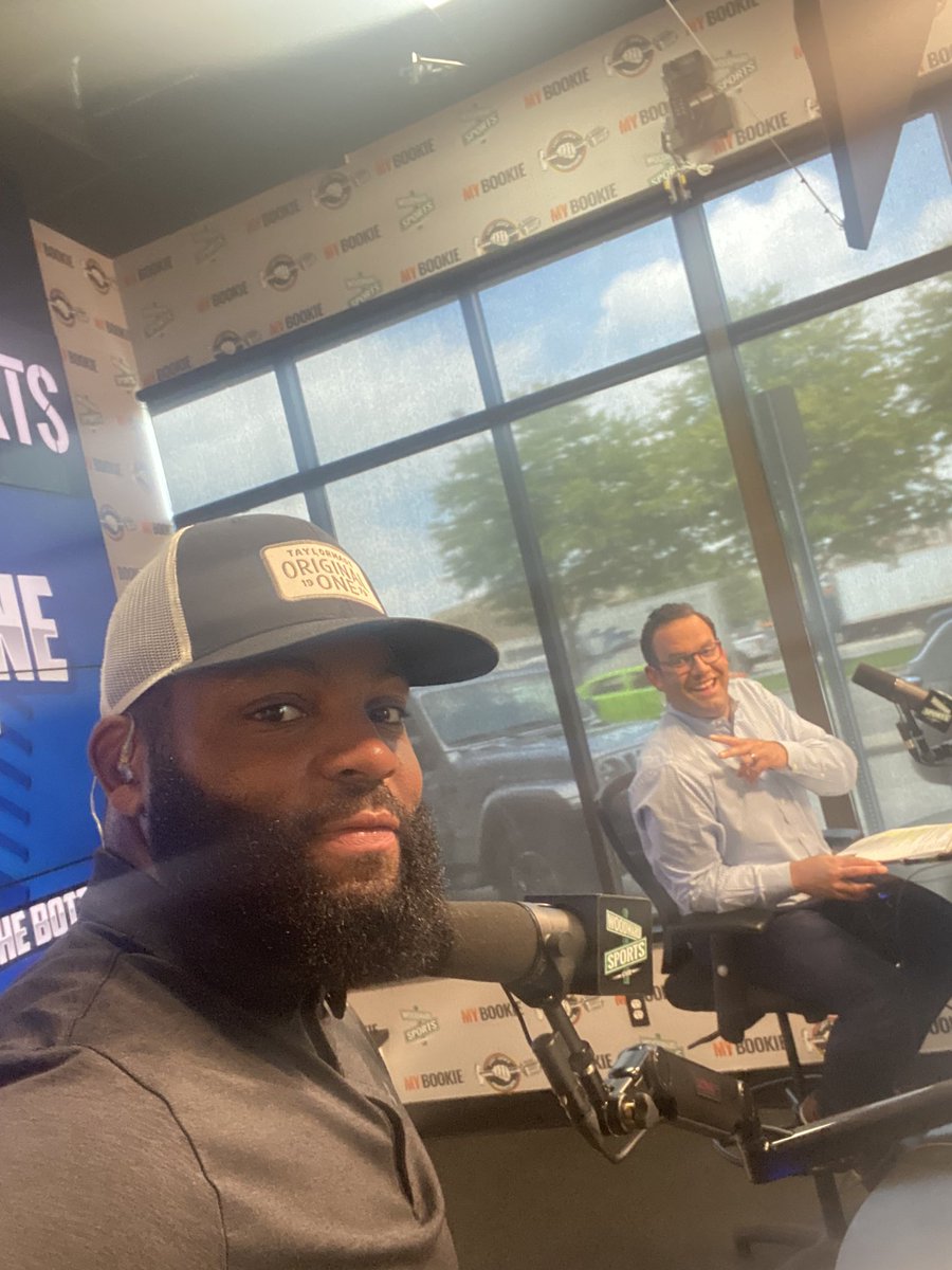 OfficialBraylon's tweet photo. It’s go time. @woodwardsports with my guy @RyanEFox2 on #THEBOTTOMLINE 2-4 Type in Woodwoodward sports Bottomline on YouTube. Or go to the Woodward sports app if you just want to listen in your car 😎💪🏾 https://t.co/R7cCQ1VYlQ