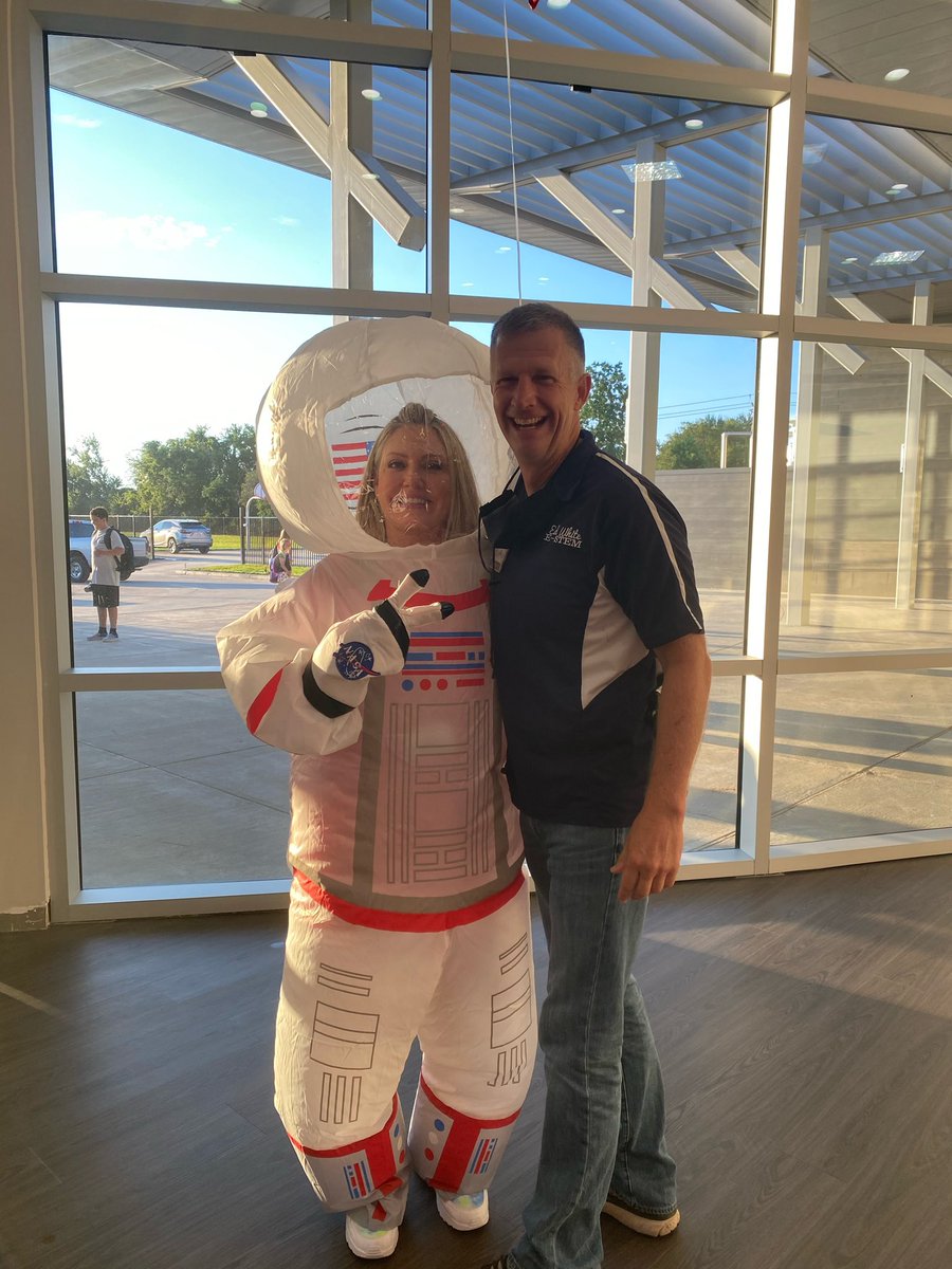 mtorress4's tweet photo. Our best 1st day ever!! Satellites are back in orbit! @EdWhiteEstem https://t.co/VgajLchQLo