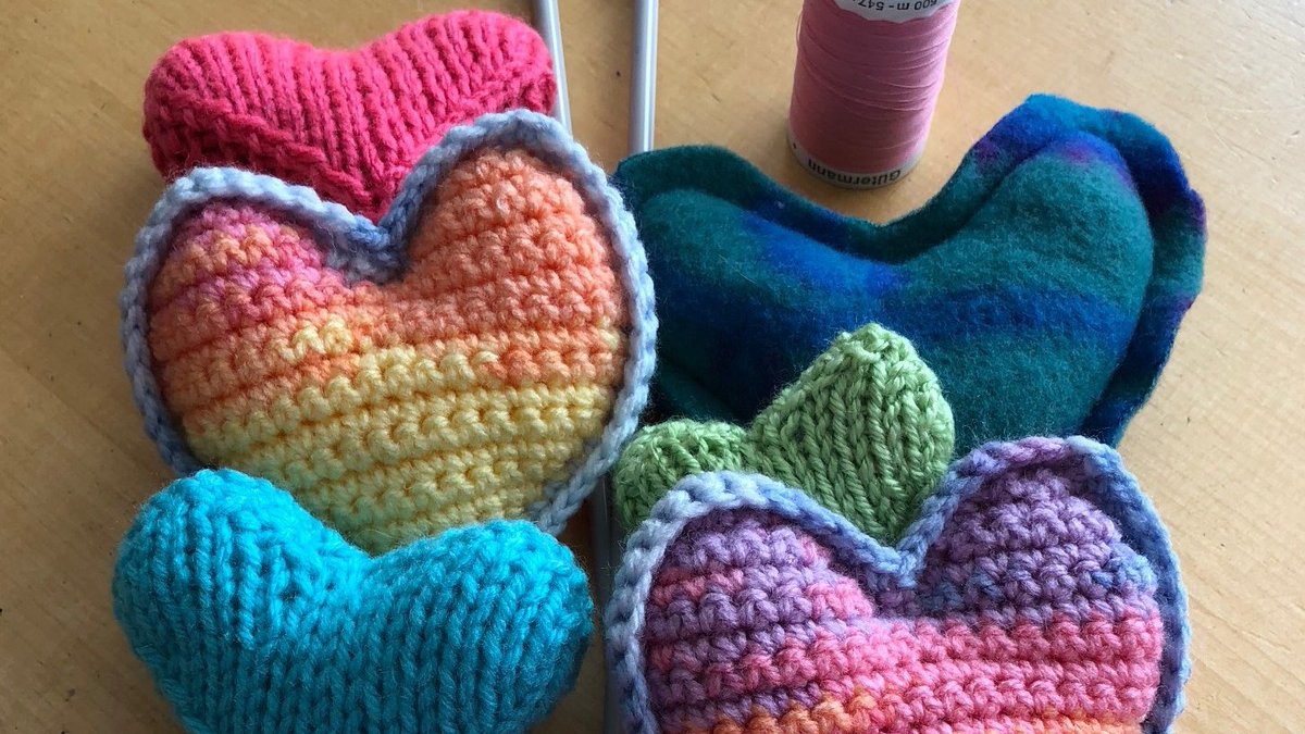 ICYMI, we're partnering with <a href="/StAlbertRotary/">Rotary Club of St. Albert</a> and making these cute little stuffed hearts for seniors. Please sign up here: yegspark.ca/opportunities/…

💜🧡💙❤️💚💛
#stalbert #yegknits #yegsews #yegcrochet #yegcares
