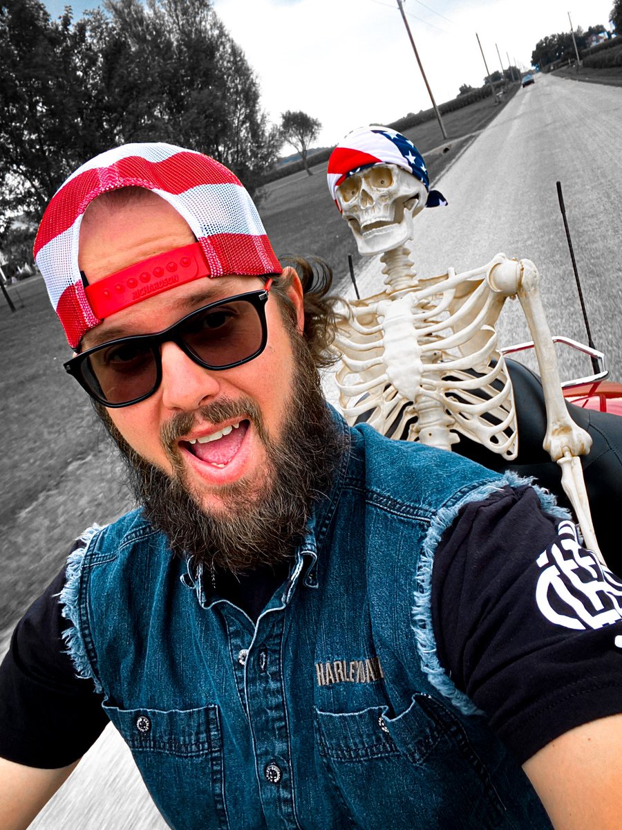 JesseGDesigns's tweet photo. Riding partner yesterday…💀 https://t.co/cQ0ycZe0X4