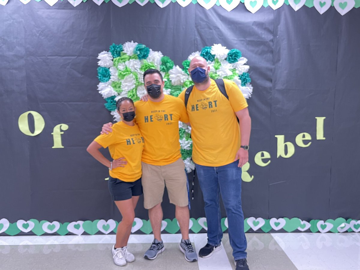 gamy269_amy's tweet photo. My happy place! Praying that everyone has a healthy happy school year! 💚💛💚🥰💚💛💚 @NISDRoss #MissingMySis #NISDReunited #RossReunited https://t.co/BQhNg274Ft