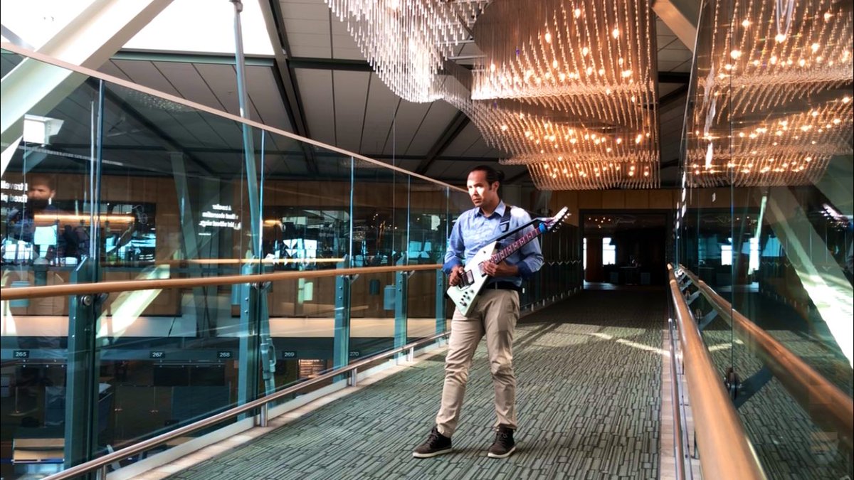 DOC604's tweet photo. I’m back #playinglive @FairmontYVR #jetsidebar tonight 6-10; join me at one of my favourite venues for #livemusic & fine dining. #liveentertainment for @SiegelEnt & #FairmontHotels https://t.co/7Wqlb04UjO