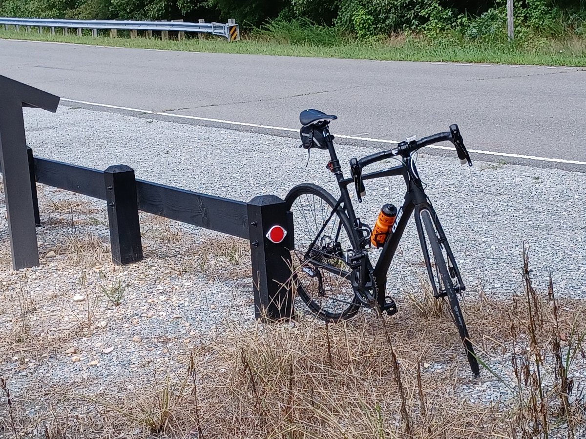 ArtofCycling's tweet photo. A brief rest in the shade before the final 10 miles home. @CUBEBikesUK #captocap #rvabike #cycling #cyclisme #ciclismo #wielrennen #bikeride https://t.co/R6YUWBCdIj