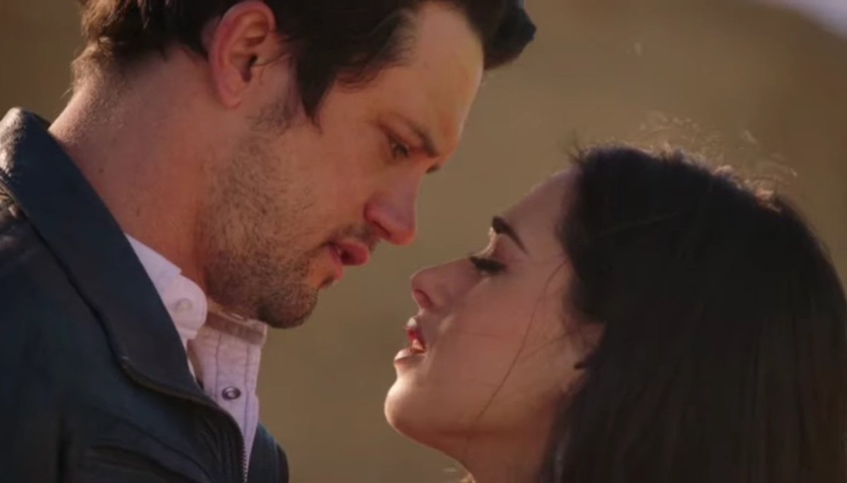 NathanJeanine's tweet photo. #RoswellNM 3.04 "Walk on the Ocean"
@RoswellNMRoom @CWRoswellNM
@itsjeaninemason @Nathan_Parsons
@Michael_Trevino #ECHO #RNMS3 https://t.co/4fypb9zIG6