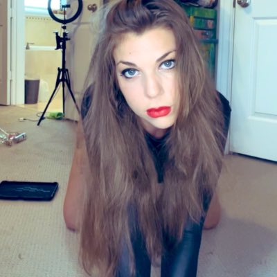 SloppynMessy's tweet photo. #NewProfilePic she so damn gorgeous @athroatgoddess https://t.co/Eqlc1nDaLp