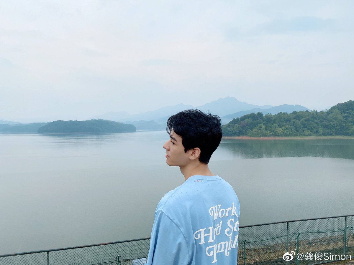 PS_nicest's tweet photo. Work Hard  Stay Humble
狗狗要努力工作呀！ https://t.co/HjIT3vbKRV