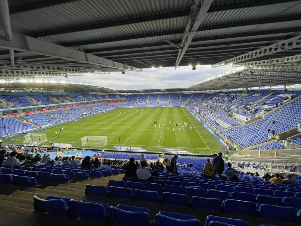 Simps100's tweet image. Evening football is back 😍 Come on URZ! #REABRC