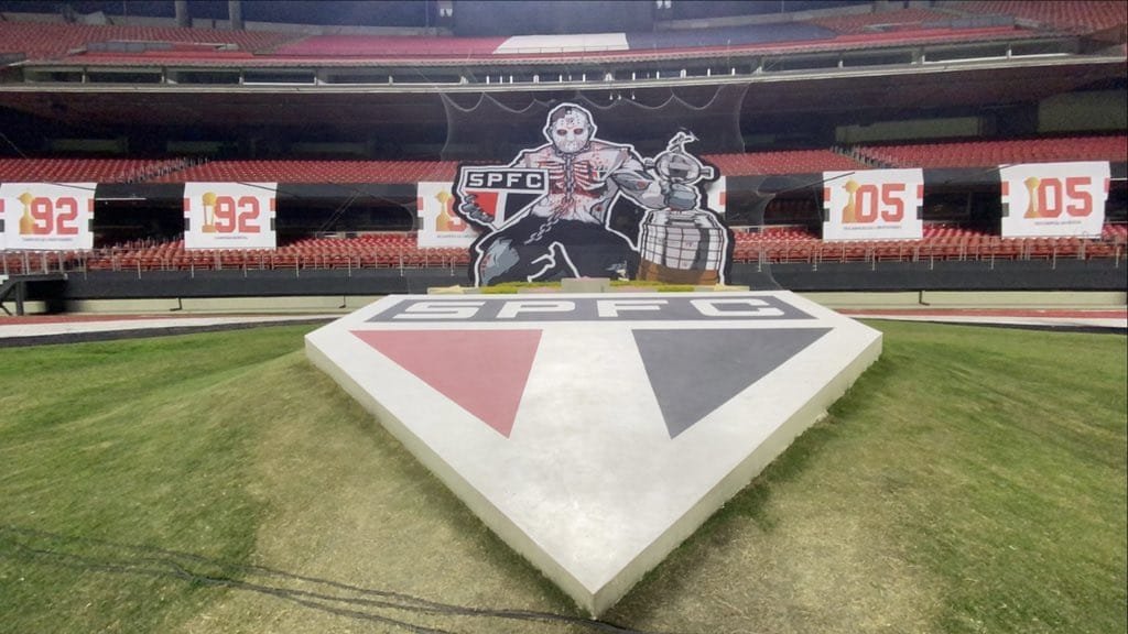 AFestaDaTorcida's tweet photo. De um lado o Morumbi, de outro o Allianz Park.
Hoje, apenas um se classificará para a semifinal da #Libertadores.
Eaí, qual casa ficou mais bonita? https://t.co/GkjsrM7IJC