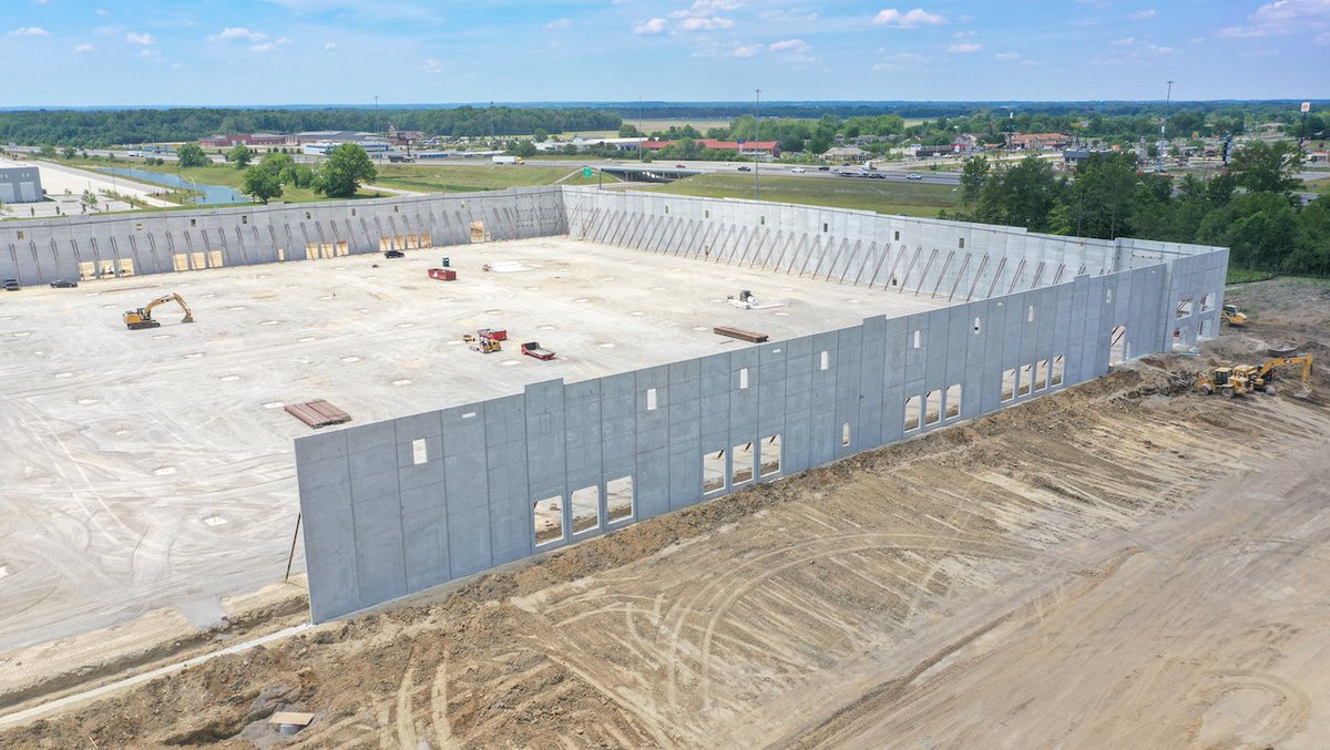 CountyMaterials's tweet photo. For the development of I-65 South Commerce Park Building 1 in Johnson County, IN, project leaders relied on nearly 132,400 SF of County Materials’ Insulated Sandwich Walls pre-manufactured to meet the project’s timeline.

https://t.co/BALEPivGAI #countymaterials https://t.co/zfdFDxqSzi