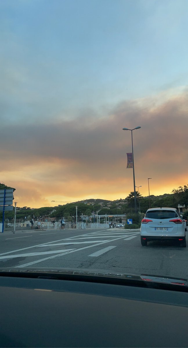 AnthonyGHT8's tweet photo. Nuage toujours très présent à Sainte Maxime #feuvar https://t.co/3s4ArToWl2