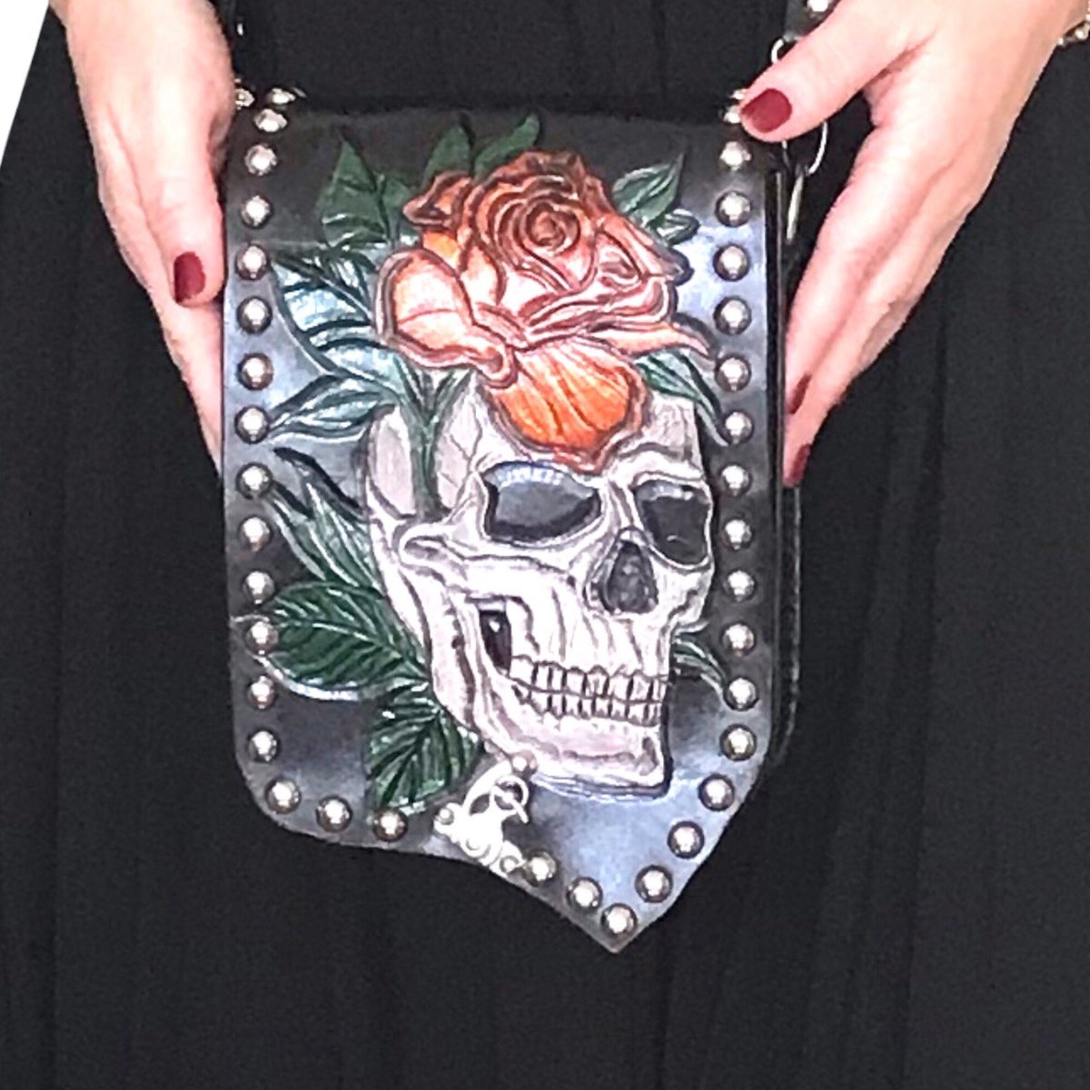 OSiDesignNLN's tweet photo. Excited to share this item from my #etsy shop: Leather Skull Bag, Shoulder Bag, Cross Body Bag, Custom Leather Bag #skullandroses #leatherhandbag #punkwomensbag #leatherpurse #skullbag https://t.co/clWYps0FTW https://t.co/R9W5F36FKr