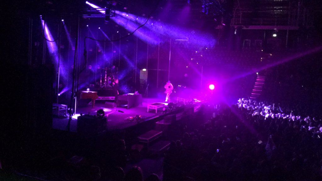 jo_nilsenn's tweet photo. 18.08.18
three years ago i saw four people who changed my life in concert.
before all of the chaos.
so blessed to be apart of that special night and hope one day we can do it all again.
#5secondsofsummer #5sosperth #noshameperth @5SOS @ughmuki https://t.co/v7en9av2MG