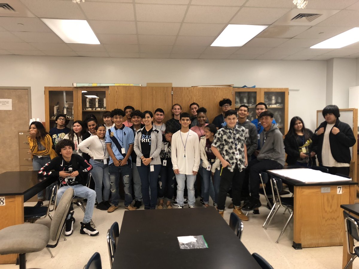 HomeroomMs's tweet photo. How are they seniors already?! 🥲Time flew so by fast! https://t.co/yKfRayQCF4