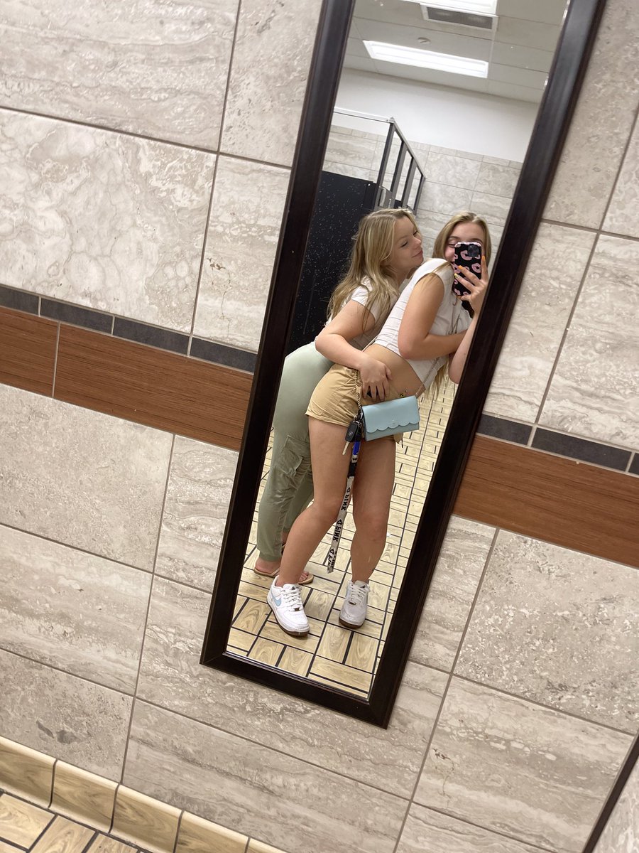 haley_moberly's tweet photo. Other half 💚 https://t.co/mikjqi8UjP