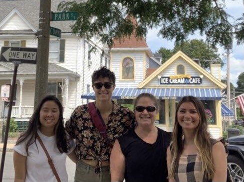 BeccaRauschMA's tweet image. The #BeccaBunch had a terrific #DistrictDay today, supporting our local farms and ice cream🍦shops! Thank you @TangerinisFarm, C&amp;amp;L Frosty, Sunshine Farm, Park Street Ice Cream, and @volantefarms!

#MApoli #eatlocal #buylocal #localfood #farms #icecream