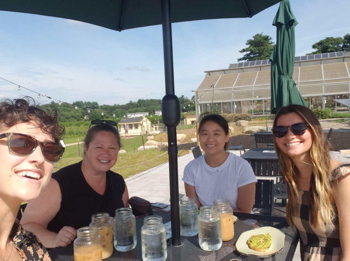 BeccaRauschMA's tweet image. The #BeccaBunch had a terrific #DistrictDay today, supporting our local farms and ice cream🍦shops! Thank you @TangerinisFarm, C&amp;amp;L Frosty, Sunshine Farm, Park Street Ice Cream, and @volantefarms!

#MApoli #eatlocal #buylocal #localfood #farms #icecream
