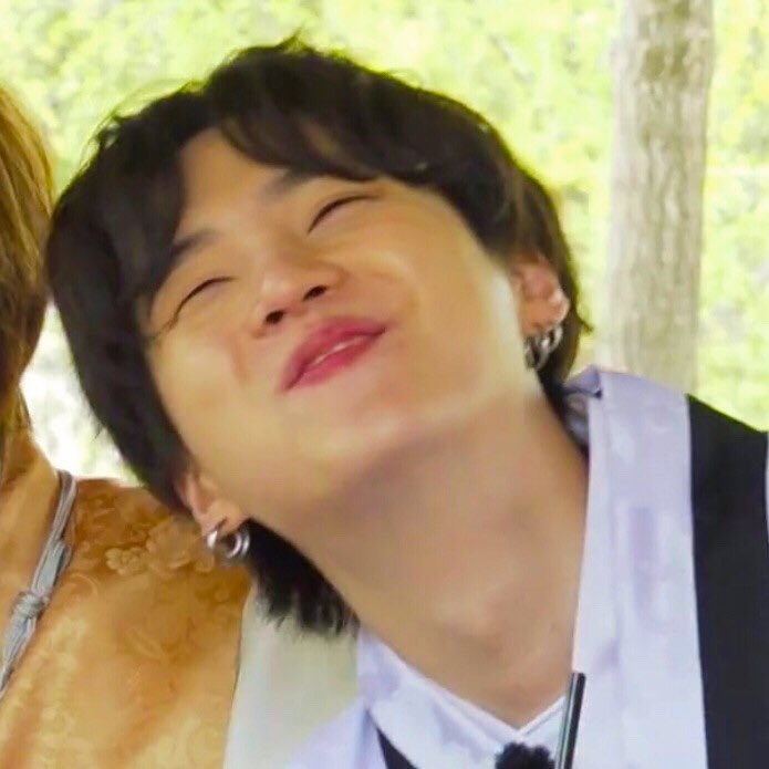 sftyoons's tweet photo. how to make a yoongi stan sad https://t.co/glPkmbQ8BY