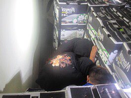 USBPDepChiefRGV's tweet photo. RGV agents interdict 7 separate smuggling attempts resulting in 91 arrests.

In one case, Falfurrias USBP Checkpoint agents found 2 migrants on the roof of a semi tractor. Further investigation led to the discovery of 18 more migrants hiding amongst the trailer's commodity. https://t.co/vT7F7fMV8U