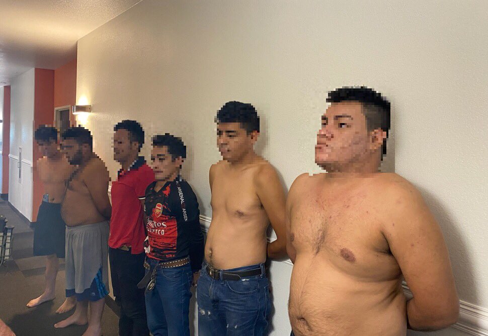 USBPDepChiefRGV's tweet photo. RGV agents interdict 7 separate smuggling attempts resulting in 91 arrests.

In one case, Falfurrias USBP Checkpoint agents found 2 migrants on the roof of a semi tractor. Further investigation led to the discovery of 18 more migrants hiding amongst the trailer's commodity. https://t.co/vT7F7fMV8U