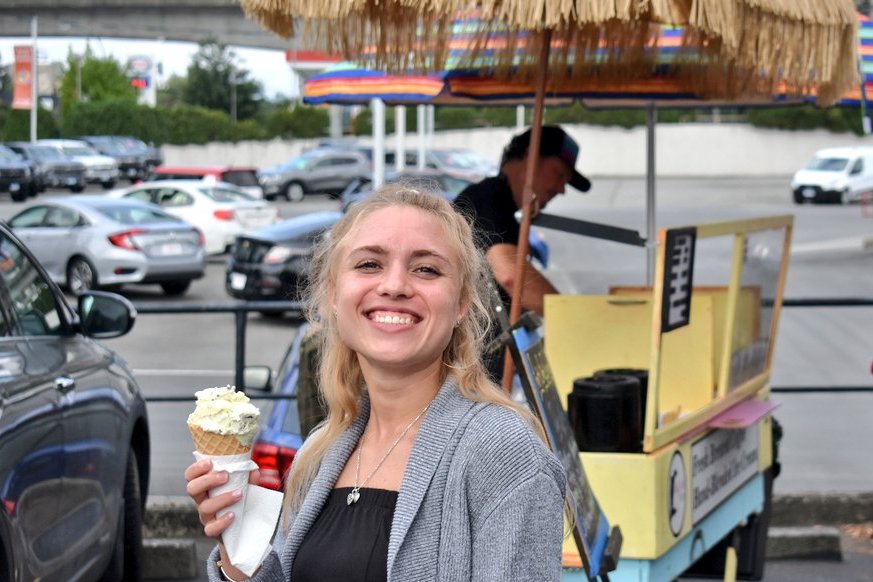 ascentpm's tweet photo. It was all smiles at the office thanks to Dave at Pretty Bird Ice cream who swung by to help us treat all our fantastic staff, who've been doing a brilliant job of keeping on top of everything over the last year. #weallscreamforicecream https://t.co/kOAApXmeDm