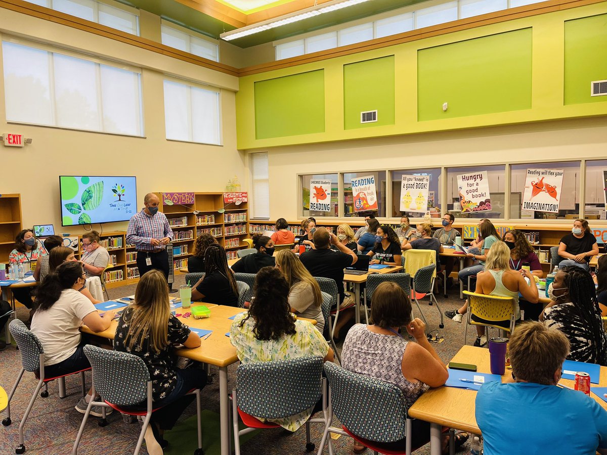 HeatherLayman1's tweet photo. Stop saying “learning loss” and start thinking about how we can learn differently than we have in the past! Great school kick off day! 💚💙 #newHeights #oneleafatatime @LHECMES https://t.co/6KKRfNliK2