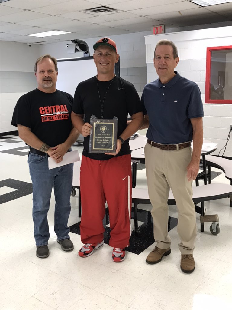 CoachDeHart1's tweet image. So grateful to @TDClubRVA for naming me Coach of the Year for the 2020-2021 football season. A special thanks to @KingandQueenCo5 for believing in me and allowing me to lead such an amazing group of young people. Big shout out to Coach Mike Dabney! #Family #GoTigers