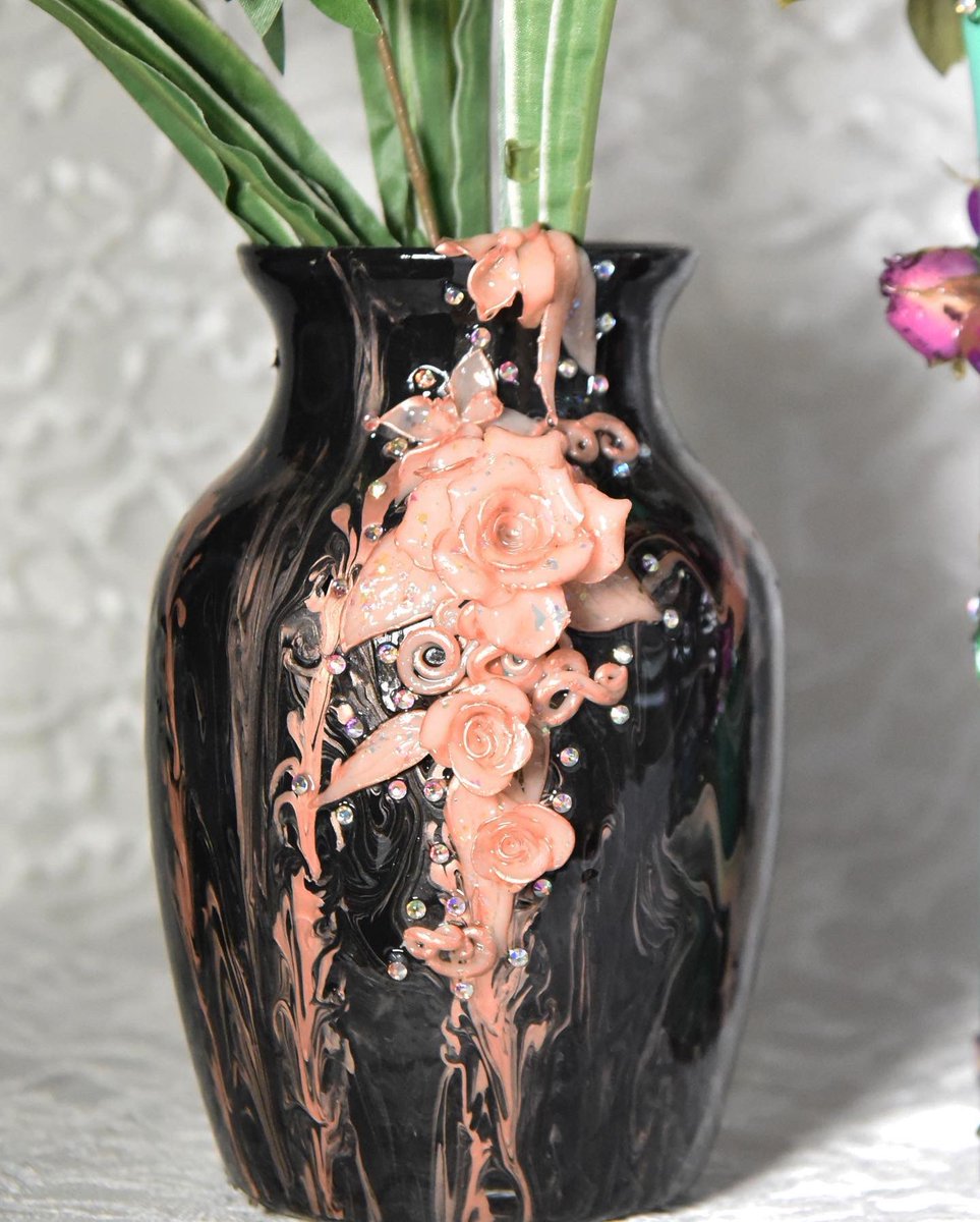 genefeelss's tweet photo. First vase drop EVER now live ! 😍⚱️🌸 https://t.co/rKoRMOCHOt