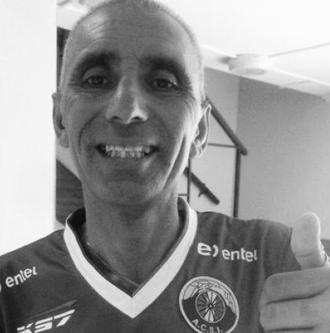 Con profunda tristeza lamentamos el fallecimiento de Hernán “Indio” Castro, ex futbolista que se formó en nuestras inferiores y vistió con orgullo la camiseta audina en los años 1982-1985-1986 y 1988.

La familia itálica te envía un abrazo al cielo, Indio🖤

#ForzaAudax 🇮🇹