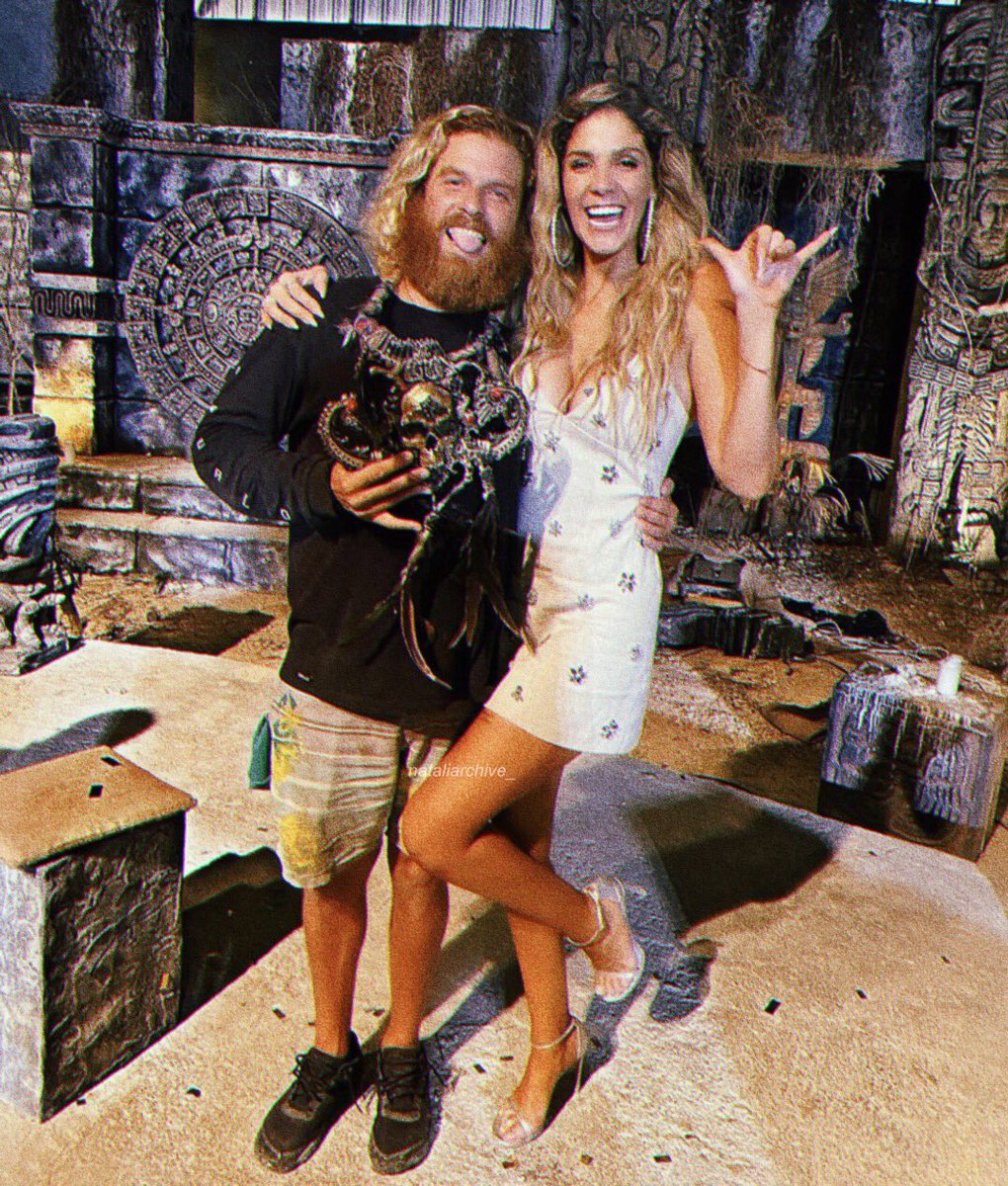 nataliarchive_'s tweet photo. con el campeón 🦅🤍

BIENVENIDO REY HALCÓN https://t.co/KmeJPZd5kS