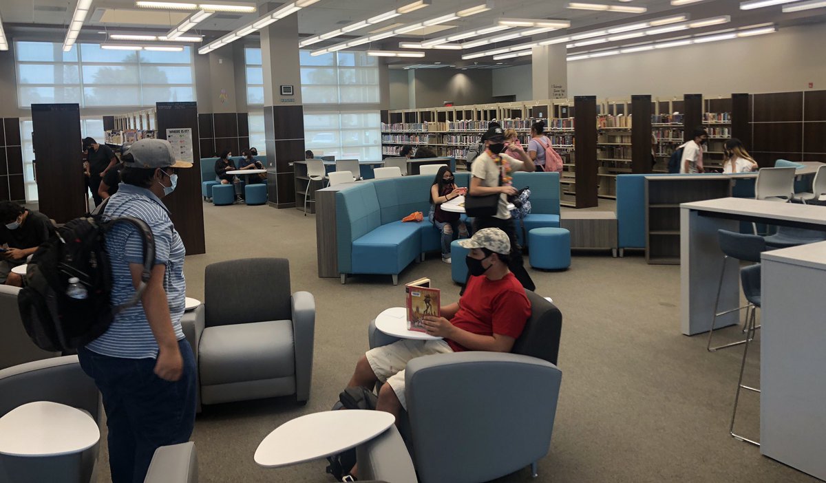EdTechCJUSD's tweet photo. @GTHS_Library @GrandTerraceHS @THEdrDaher @KelliVanV What a great day @GTHS_Library! @K8Applebee & Ms. Johnson have worked like crazy & done a phenomenal job to make this opening happen! Looks amazing-so wonderful to see the students! @CJUSDESD @esd712 #CJUSDLibraries https://t.co/zYE5aXZMQB