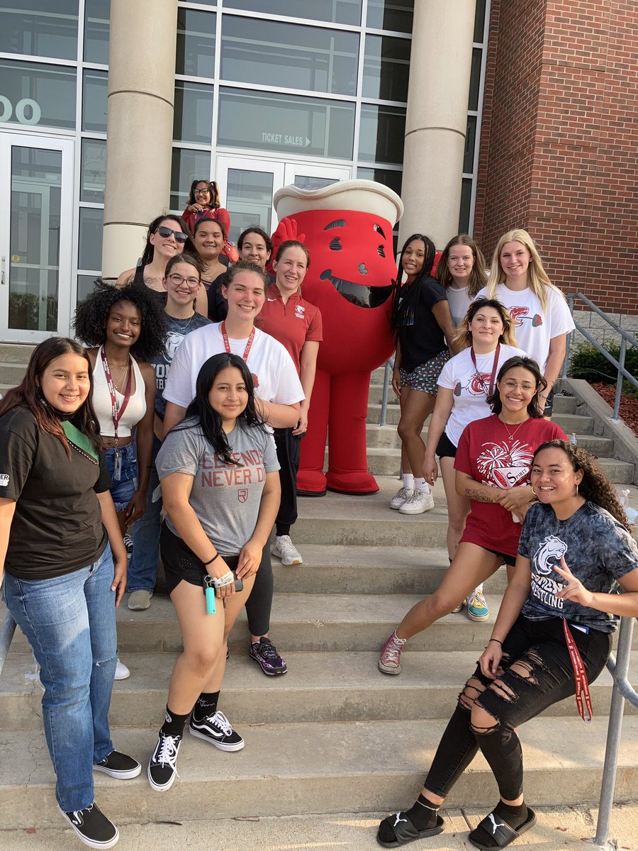 HastingsCollege's tweet photo. Great food truck night with Bosco and Kool-Aid Man! 

Kool-Aid Days is this weekend! https://t.co/qWZZRAn4MW