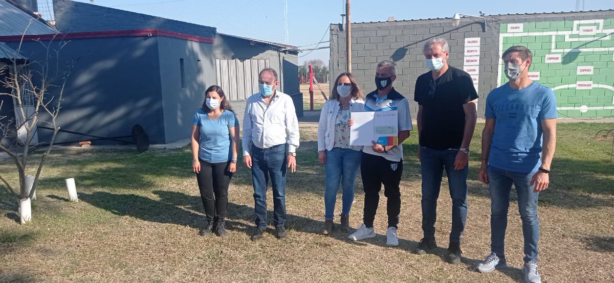PikiMajul's tweet photo. Recibieron el ANR del Gob. de la Provincia el Juvenil (#ColoniaItaliana); el CAM, Argentino, San Martín y la Villa Argentina (#MarcosJuárez); River y Almafuerte (#Inriville); el Social y San Carlos (#LosSurgentes); el Centro Deportivo Roca (#GralRoca); Sportivo #IslaVerde [sigue] https://t.co/RP6BPePTxC