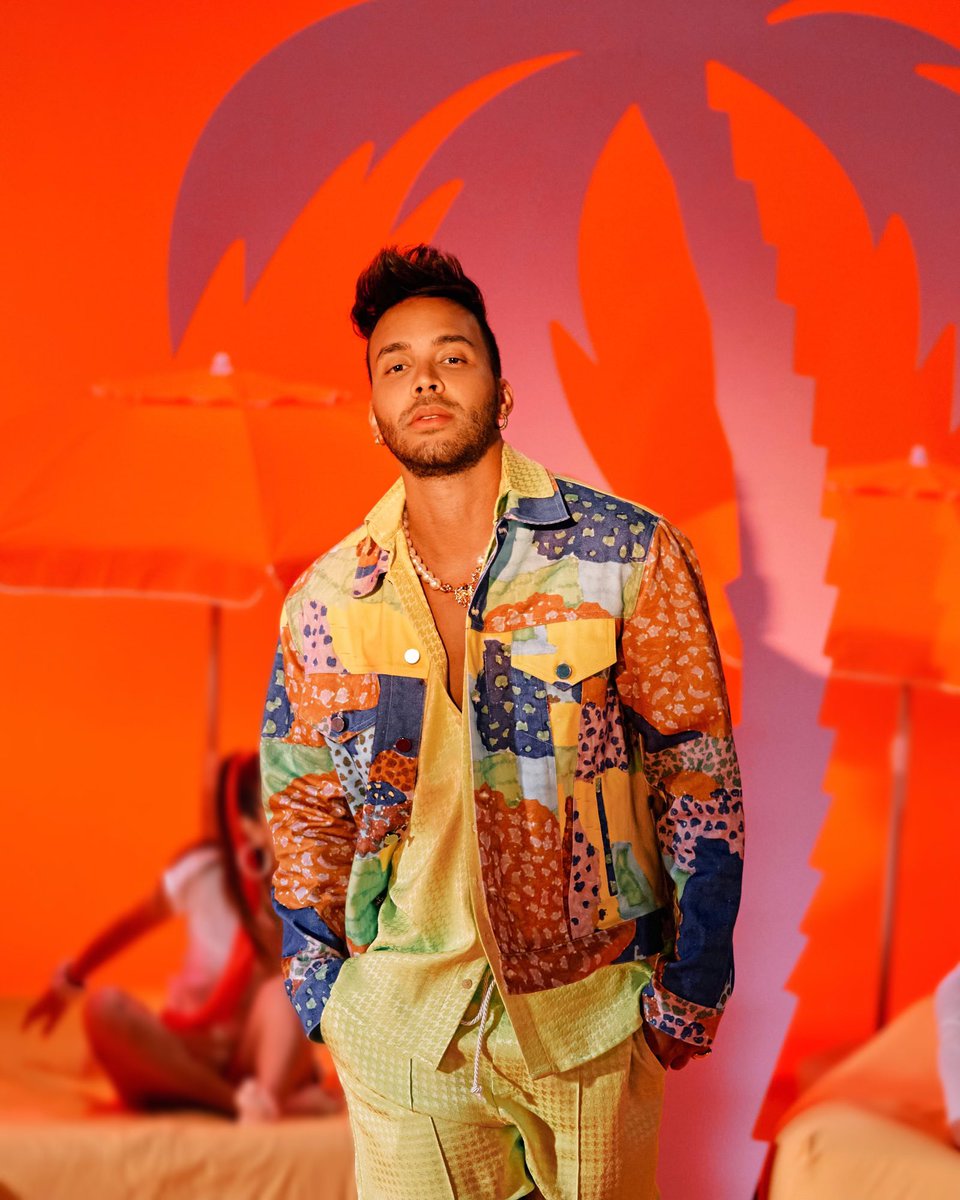 PrinceRoyce's tweet photo. “Y tu y yo,
Juntitos bajo el sol,
Que rico tu calor, mi amor”

Desde dónde escuchas #LaoALao? Comenta con tu bandera 👇 https://t.co/YgWrtxnZEg https://t.co/EwgKZmwAvQ