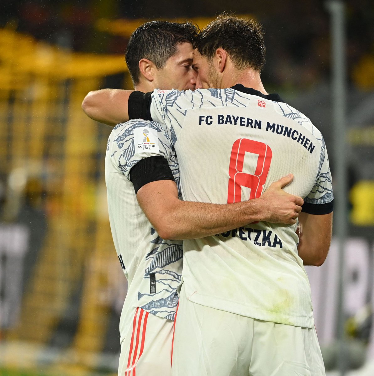 goal's tweet photo. Robert Lewandowski is inevitable 🤜🤛 https://t.co/Uutf5ZPtCC