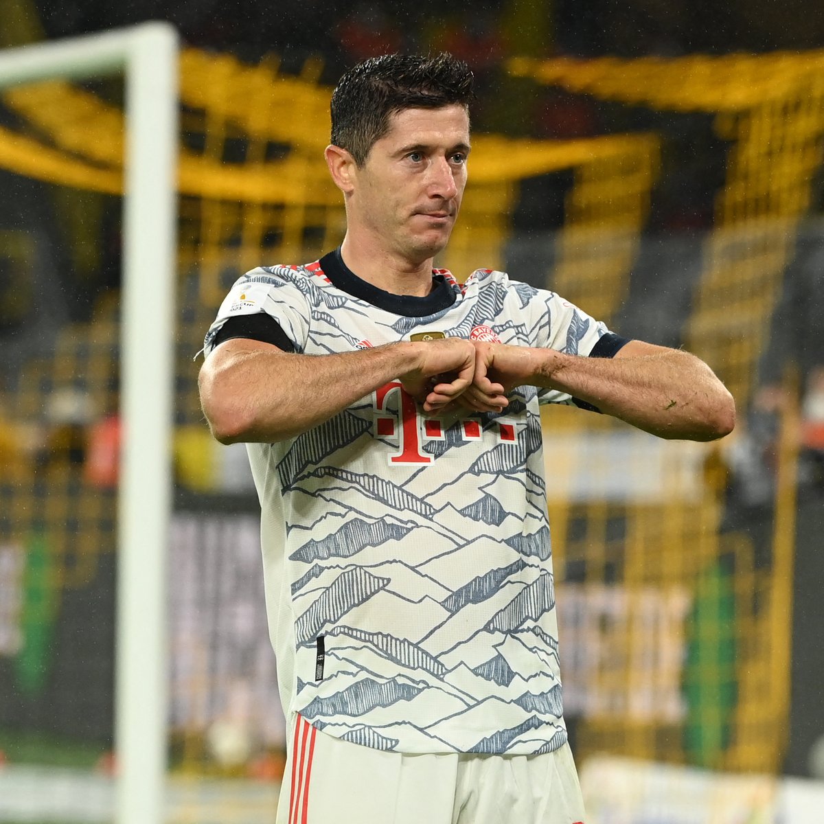 goal's tweet photo. Robert Lewandowski is inevitable 🤜🤛 https://t.co/Uutf5ZPtCC