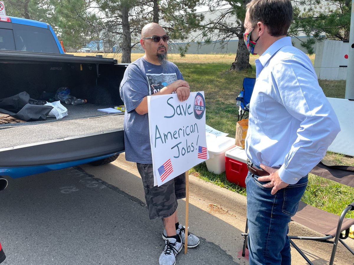 RepJasonCrow's tweet photo. I stand in solidarity with @BCTGM Local 26 here in Aurora. As Nabisco reports record profits, they continue to close U.S. factories, moving jobs from the U.S. to Mexico. 

It’s time to keep jobs in America and treat workers with the dignity they deserve. #FightForAmericanJobs https://t.co/ywNkL7VxGG