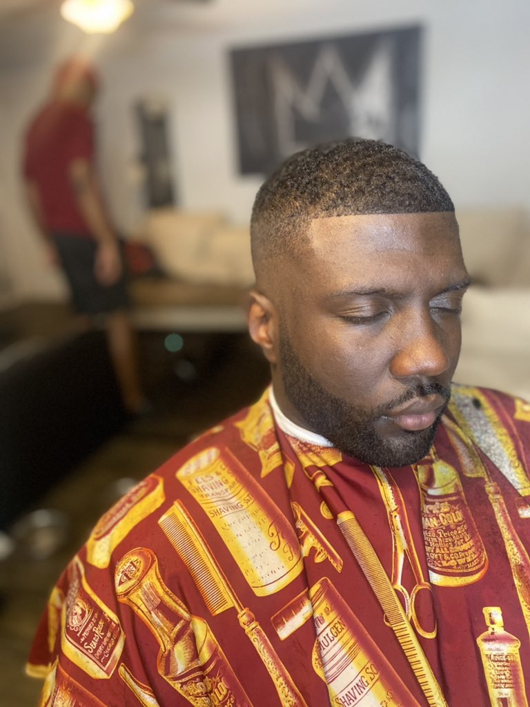 ZachTheBarber__'s tweet photo. It was these if yβall was wondering π
β’
β’
β’
β’
#barbers #barber #barbershopconnect #charlotte #Charlotte #barber #queencity #queencitybarber #charlottehornets #carolinapanthers #dropfade #design #celebritybarber #thetakeover #supportblackbusiness #fade #tempfade #baldfade https://t.co/b5LGwXOrhg
