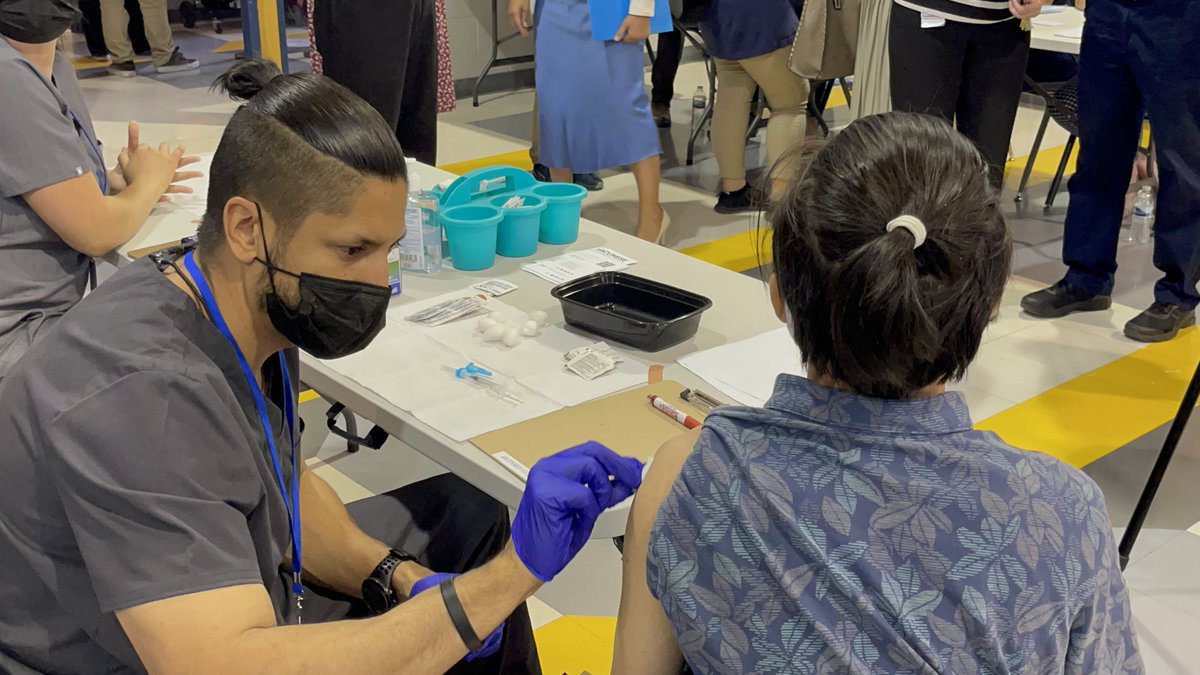 ClarkCountyNV's tweet photo. #ClarkCounty is going to move forward with a pilot program to offer a $100 incentive to people who get their #COVID19 vaccines. Cmsr. @tsegerblom's proposal calls for a $100,000 initial commitment to cover 1,000 gift cards for those who #GetVaxxed. #Vegas https://t.co/jlbe8ncG6s
