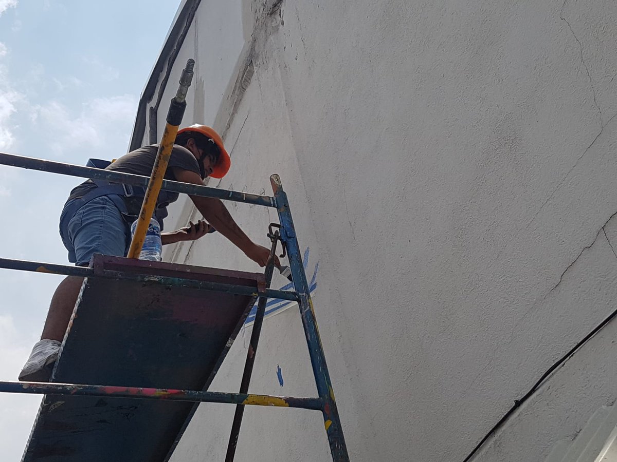 El día de hoy las calles de #Iztapalapa comenzaron a llenarse de color con el talento y colores de Salvador Goa, Losar Stylee y Érica Fredelle como parte del festival Constructo 2021. ¡Sigue su proceso a través de nuestras redes! 🔥😎 #ConstructoArte #mexico #CDMX #QueNoSeTePase