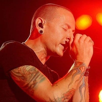 cryblackmew's tweet photo. Separate
Sifting through the wreckage
I can't concentrate
Searching for a message
In the fear and pain
Broken down and waiting
For the chance to feel alive...
#ChesterBennington #LinkinPark
#InMyRemains #LivingThings 🖤💜 https://t.co/g9VQY42KfO
