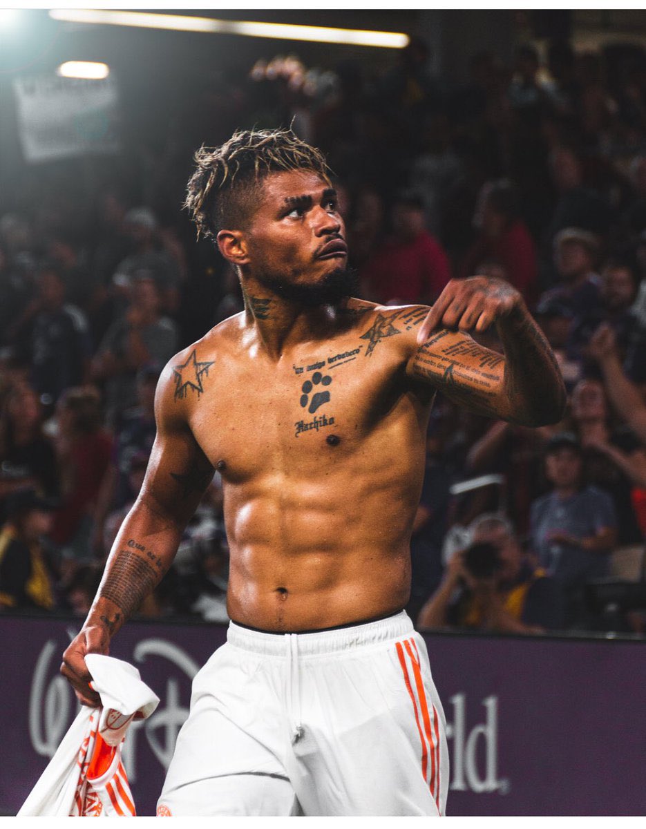 soccer_crush's tweet photo. Happy #ToplessTuesday 🥵🥰😍
and day after your birthday @bethinthenati
#HBDBeth #COTW @SoccerDaddies https://t.co/yQTcQYyfP7