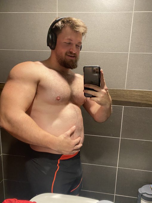 Getting so fucking big dude 🤤 https://t.co/iAeiF8sRl3
