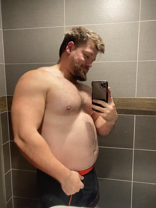 Getting so fucking big dude 🤤 https://t.co/iAeiF8sRl3